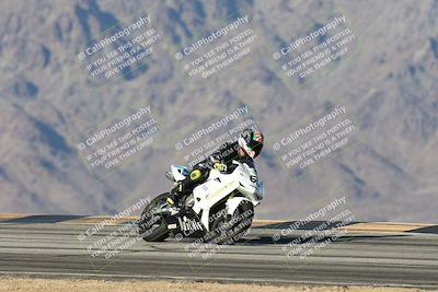 media/Dec-01-2025-Moto Forza (Mon) [[2daa91e15f]]/3-Beginner Group/Session 4 Turn 9/